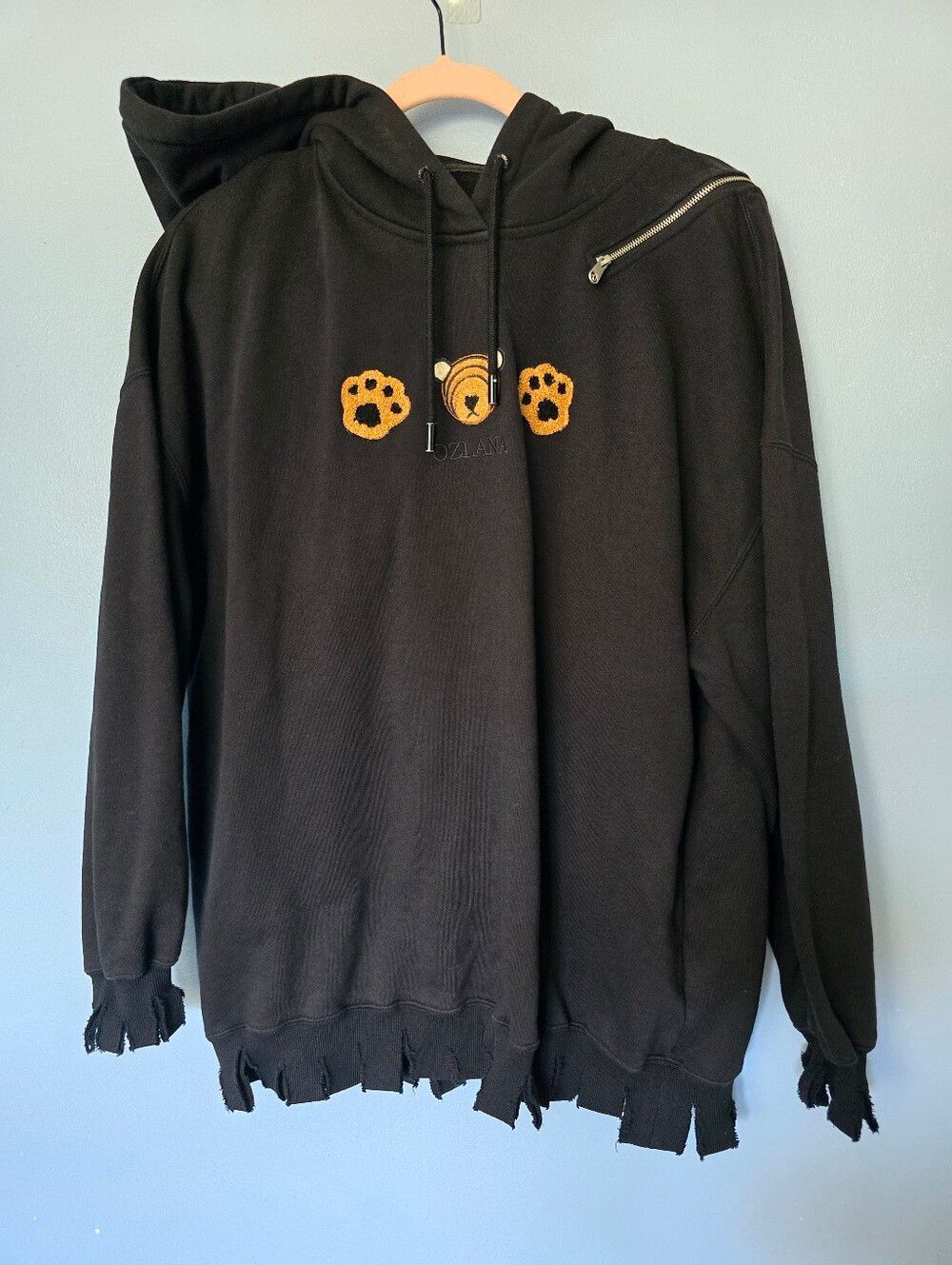 Ozlana Australia Black Distressed Hoodie Bear Paw Embroidery Size F /OS